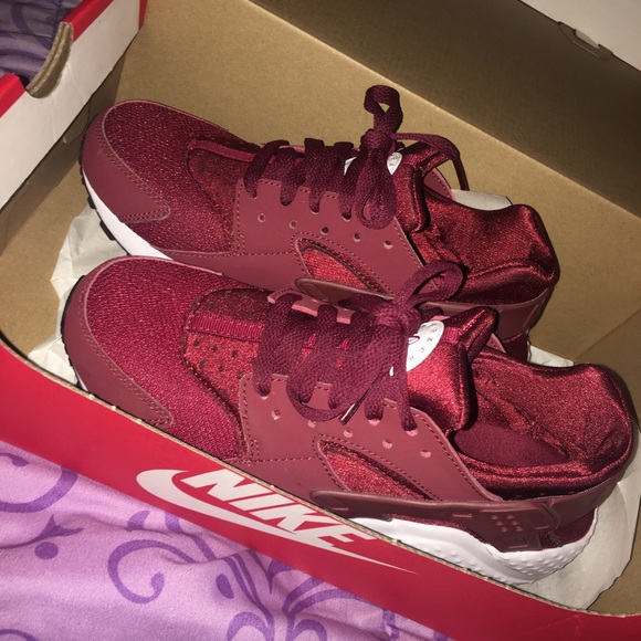 Burgundy nike Huarache shoes - Picture 3 of 3